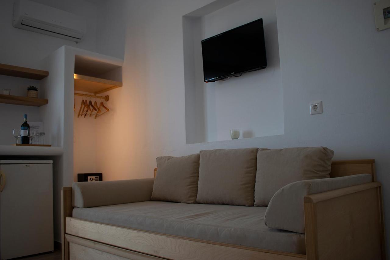 Agnadema Luxury Residences Schoinoussa Екстериор снимка